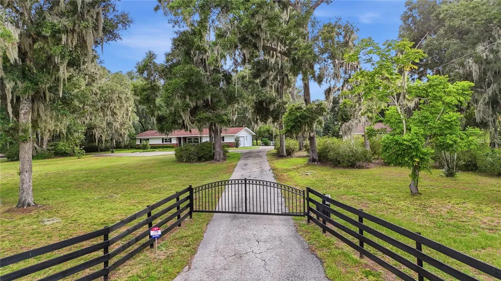 5025 BASEBALL POND ROAD Brooksville, FL 34602