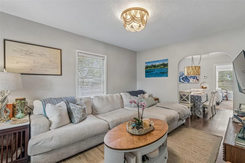 2914 WOODROW AVENUE Tampa, FL 33602