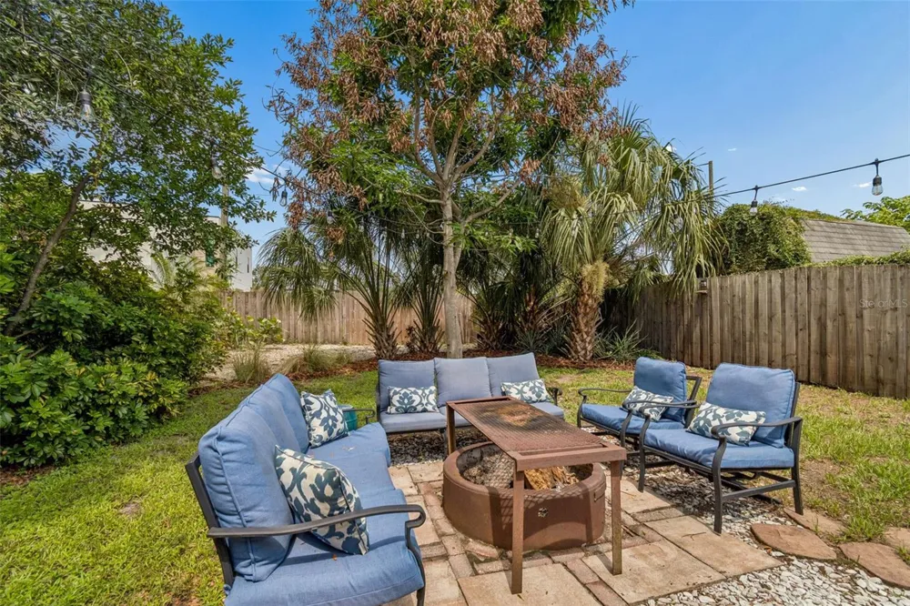 2914 WOODROW AVENUE Tampa, FL 33602