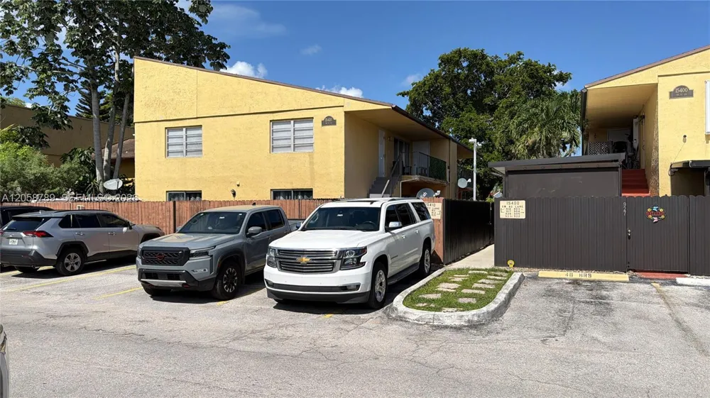 15410 SW 82nd Ln #821 Miami, FL 33193