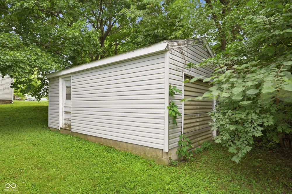 1303 S Shipley Street Muncie, IN 47302