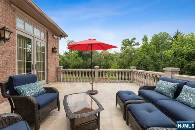 31 Marie Major Drive Alpine, NJ 07620