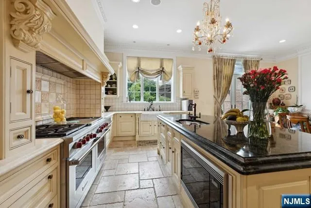 31 Marie Major Drive Alpine, NJ 07620