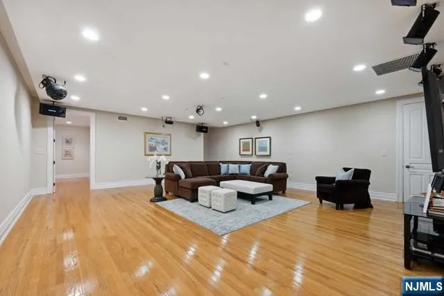 31 Marie Major Drive Alpine, NJ 07620