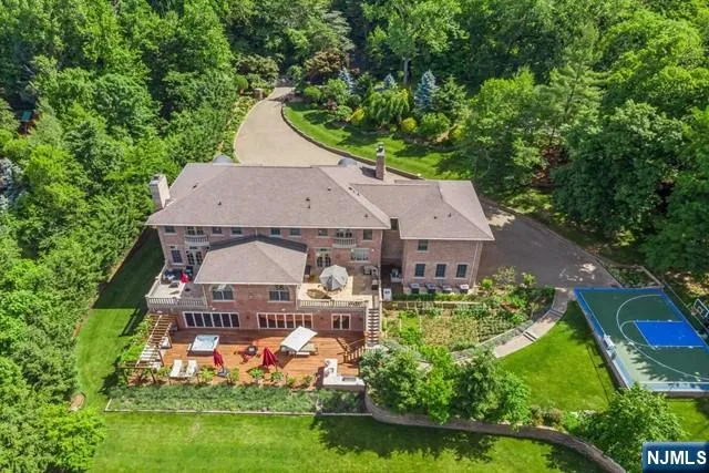 31 Marie Major Drive Alpine, NJ 07620