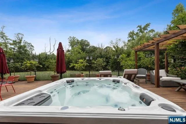 31 Marie Major Drive Alpine, NJ 07620