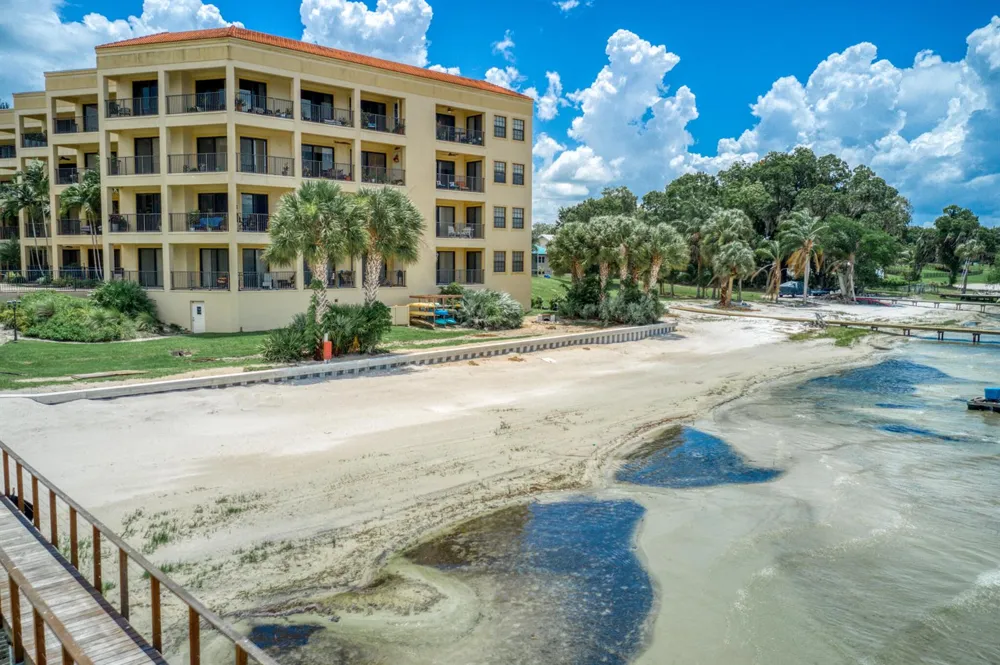 2351 Lakeview Drive #209 Sebring, FL 33870