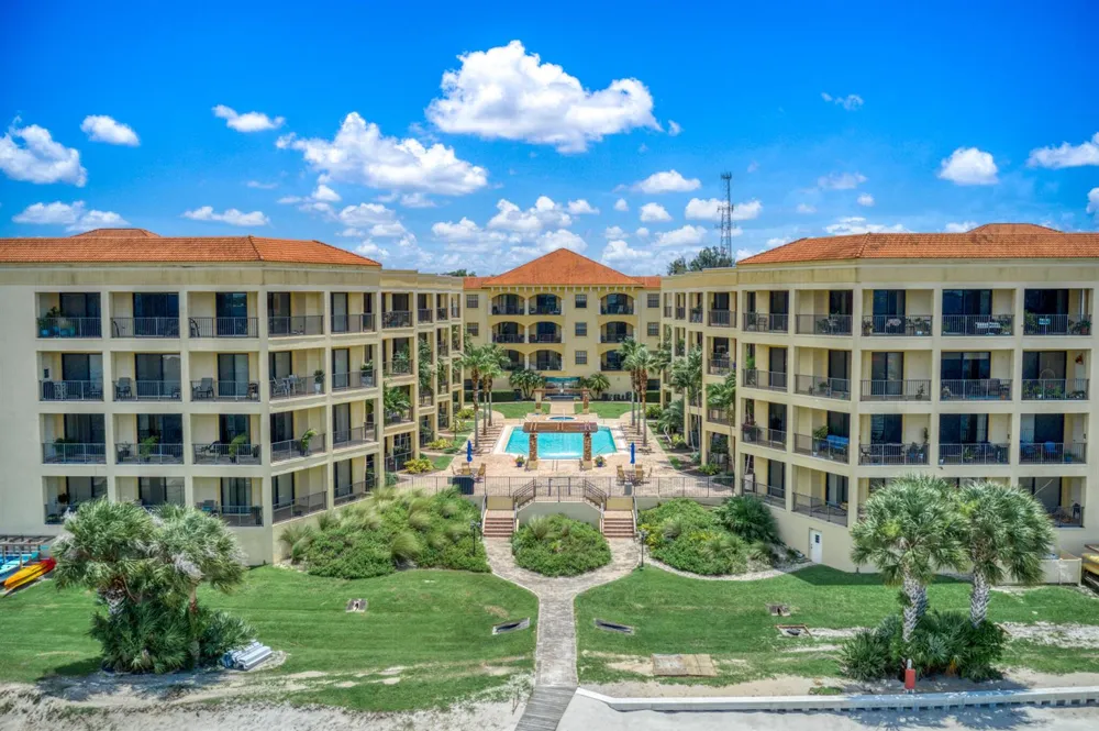 2351 Lakeview Drive #209 Sebring, FL 33870