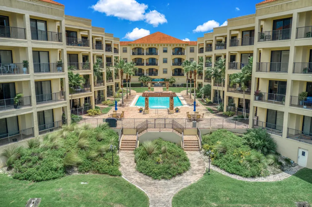 2351 Lakeview Drive #209 Sebring, FL 33870