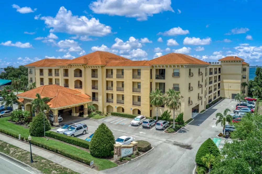 2351 Lakeview Drive #209 Sebring, FL 33870