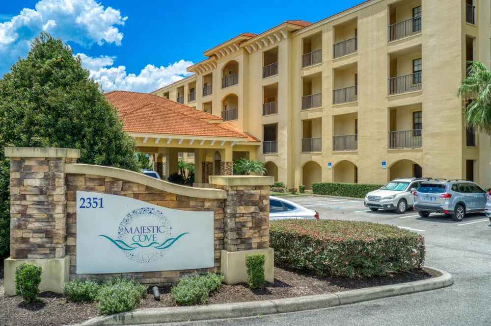 2351 Lakeview Drive #209 Sebring, FL 33870