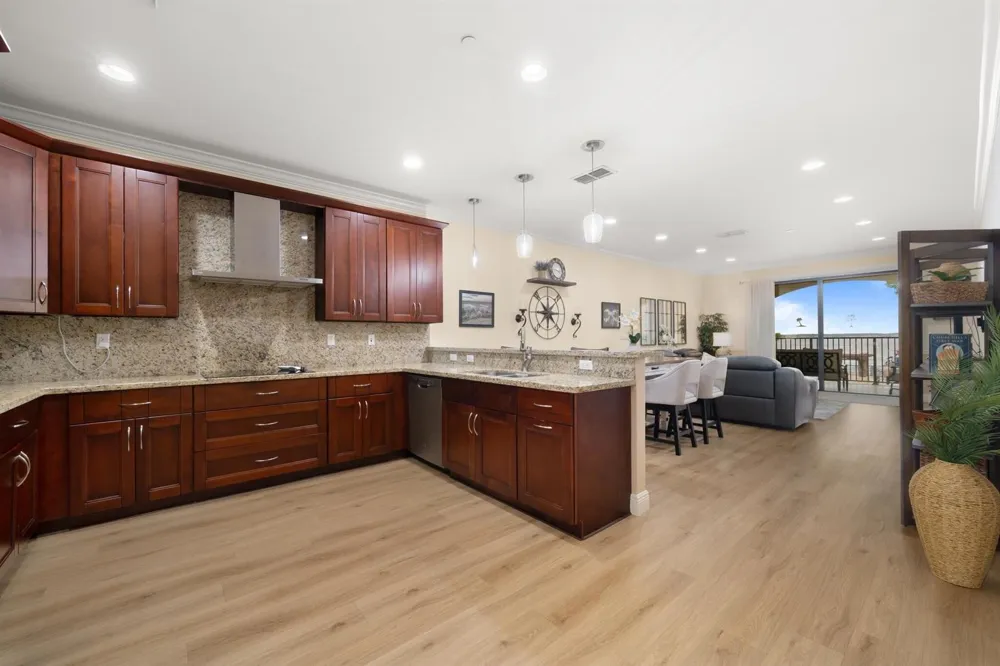 2351 Lakeview Drive #209 Sebring, FL 33870