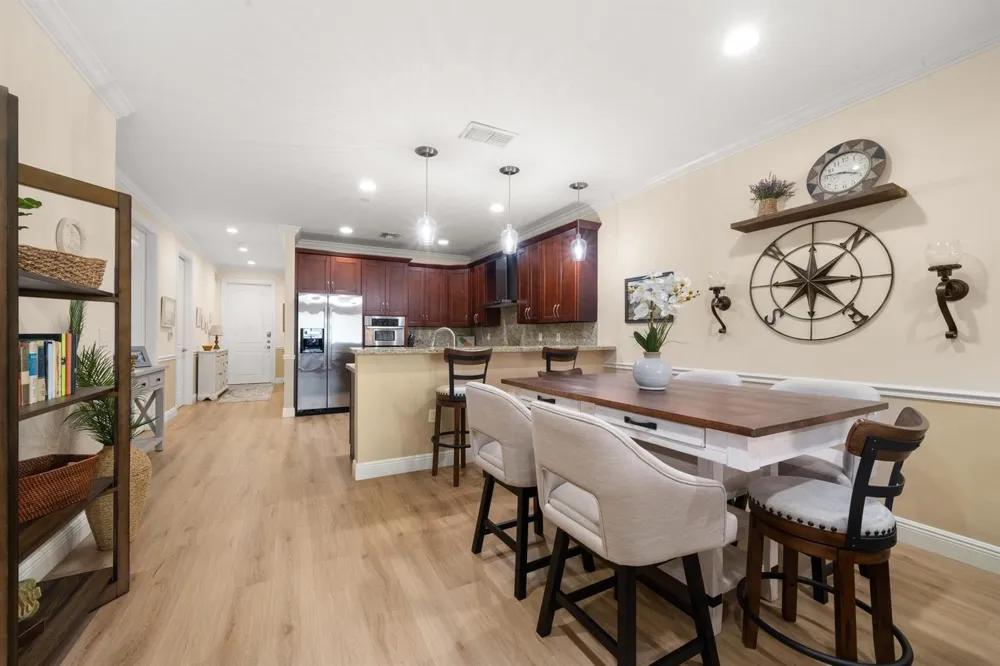 2351 Lakeview Drive #209 Sebring, FL 33870
