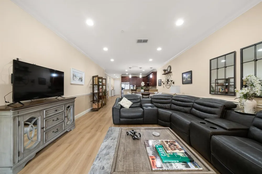 2351 Lakeview Drive #209 Sebring, FL 33870