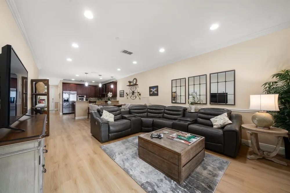 2351 Lakeview Drive #209 Sebring, FL 33870