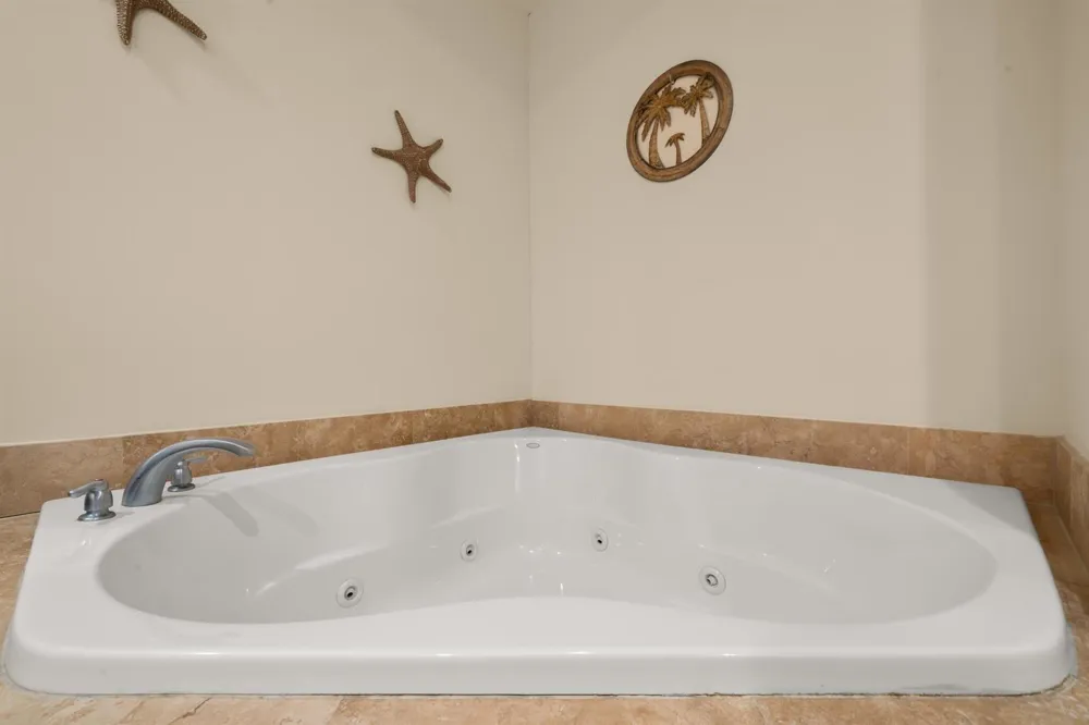 2351 Lakeview Drive #209 Sebring, FL 33870