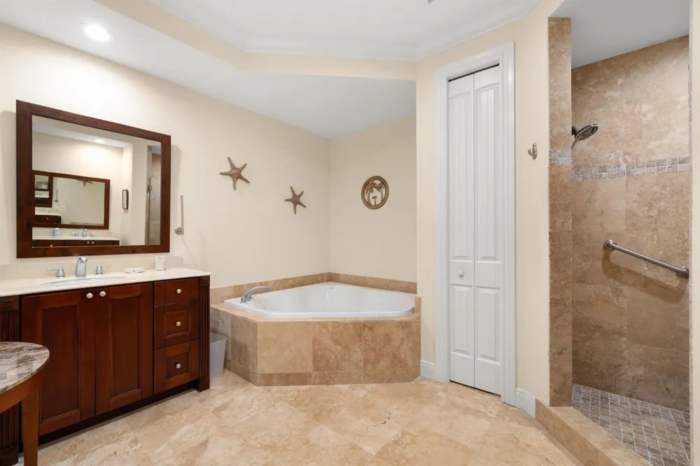 2351 Lakeview Drive #209 Sebring, FL 33870
