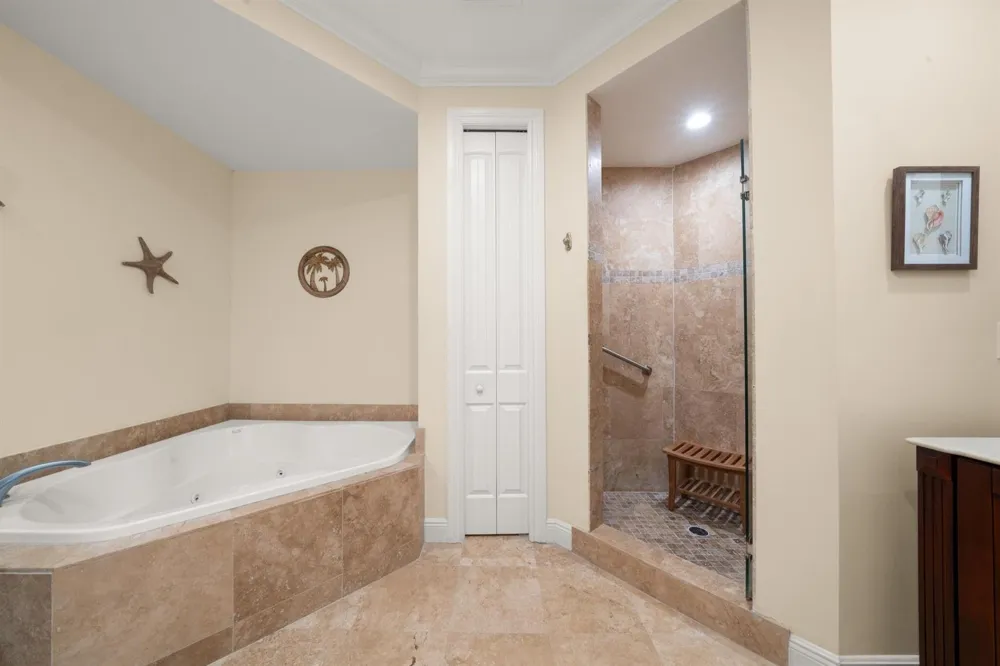 2351 Lakeview Drive #209 Sebring, FL 33870