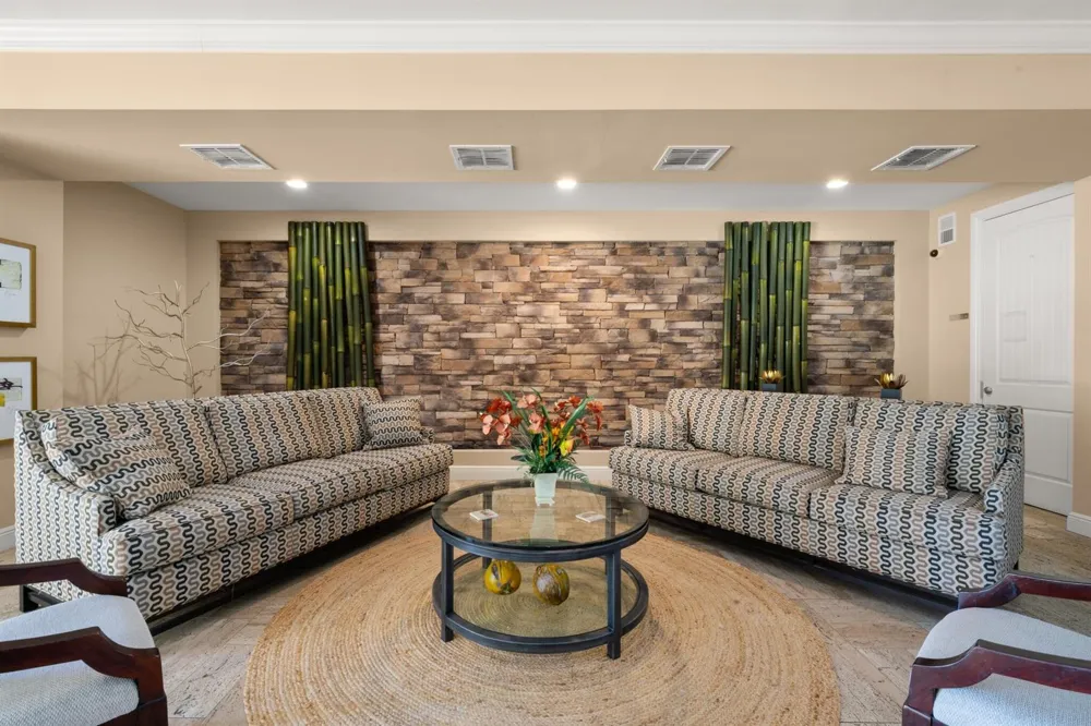 2351 Lakeview Drive #209 Sebring, FL 33870
