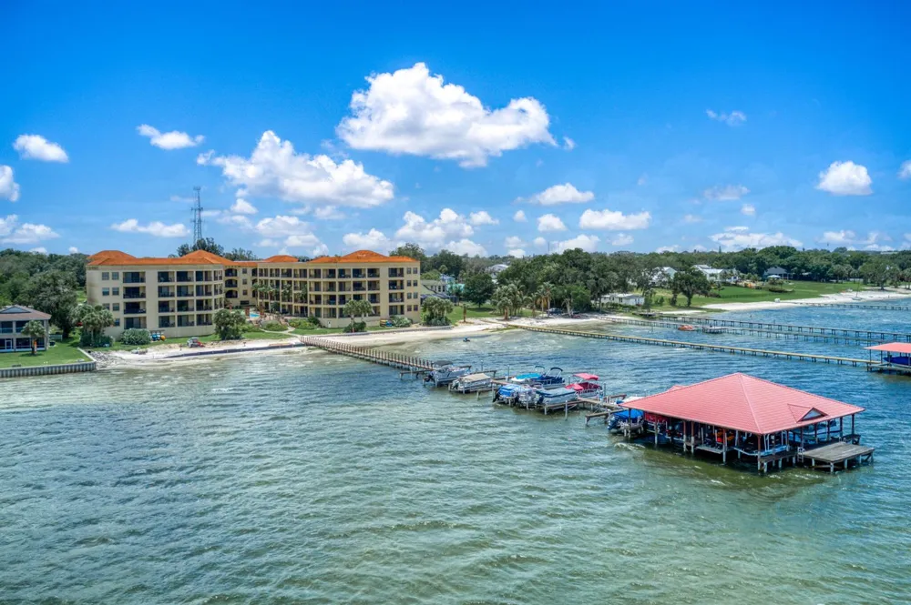 2351 Lakeview Drive #209 Sebring, FL 33870