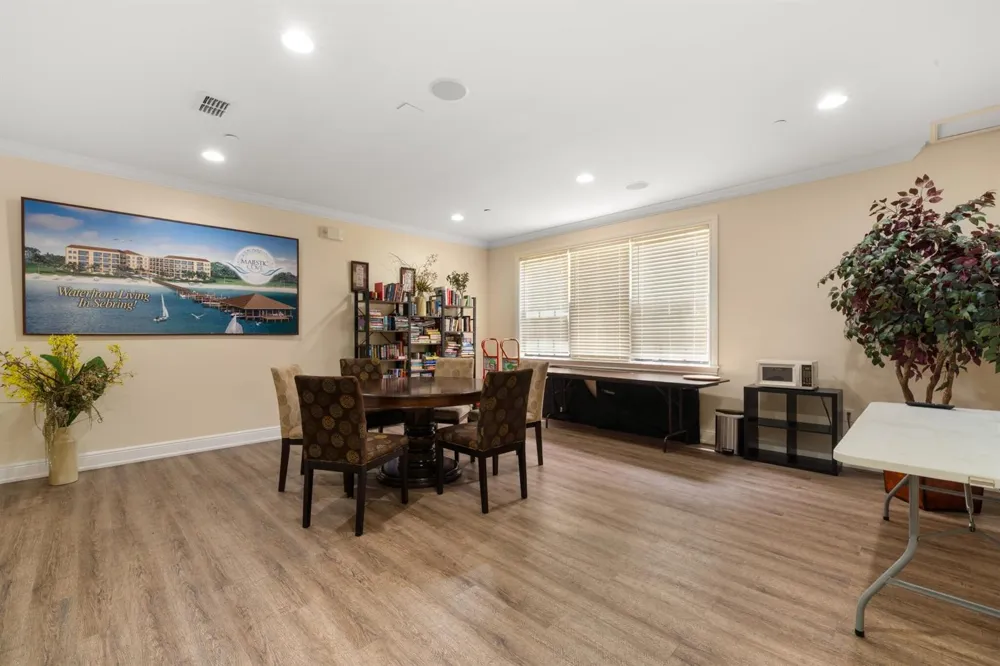 2351 Lakeview Drive #209 Sebring, FL 33870