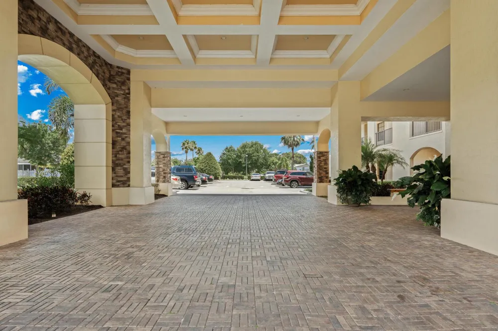 2351 Lakeview Drive #209 Sebring, FL 33870