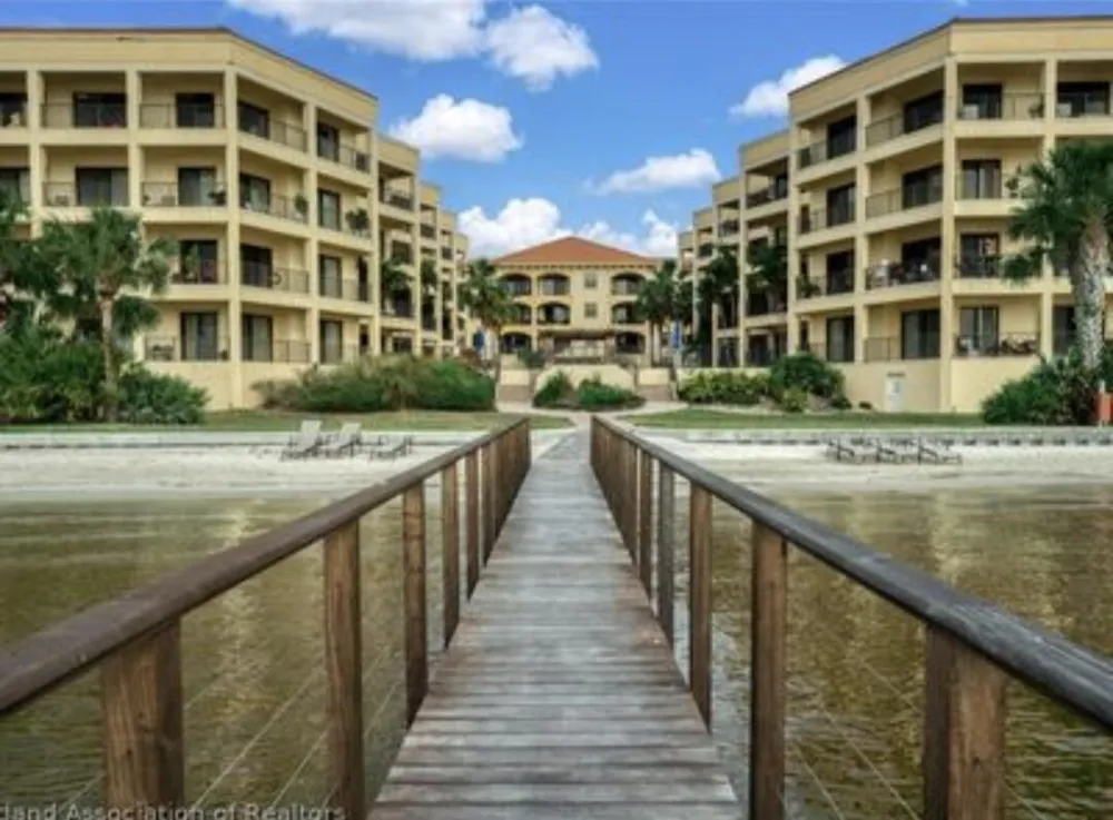 2351 Lakeview Drive #209 Sebring, FL 33870