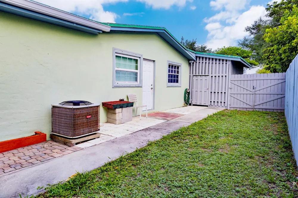3335 10th Avenue Palm Springs, FL 33461