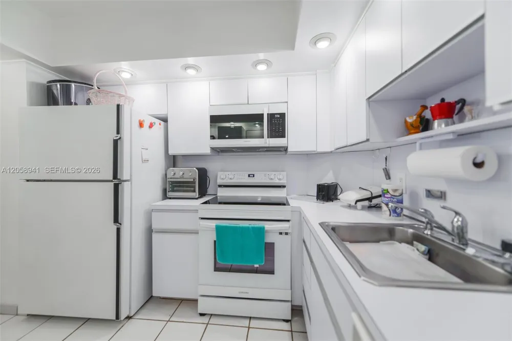 1980 S Ocean Dr #5E Hallandale Beach, FL 33009