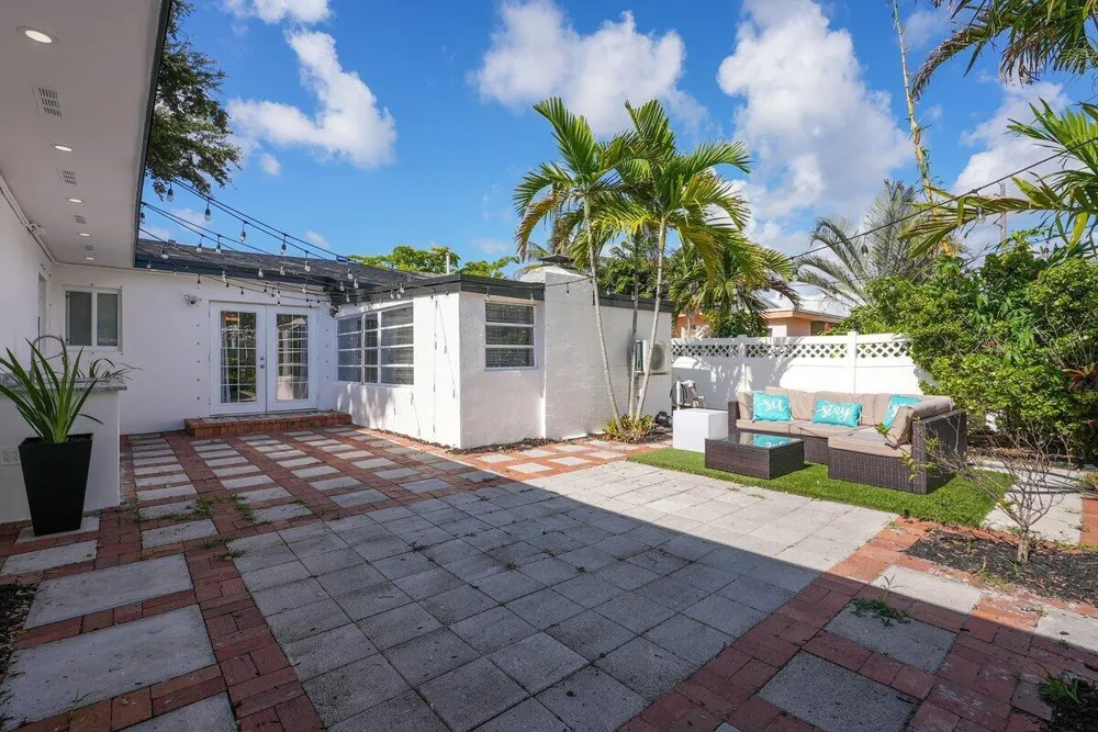 254 SW 6th Street Dania Beach, FL 33004