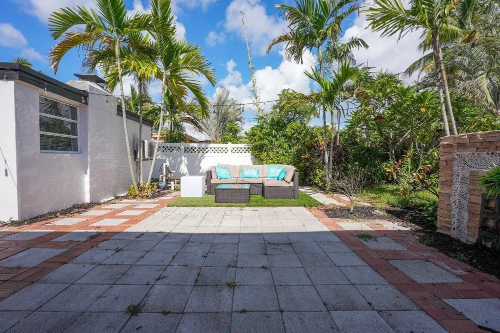 254 SW 6th Street Dania Beach, FL 33004