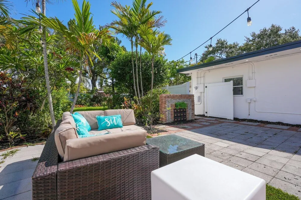 254 SW 6th Street Dania Beach, FL 33004