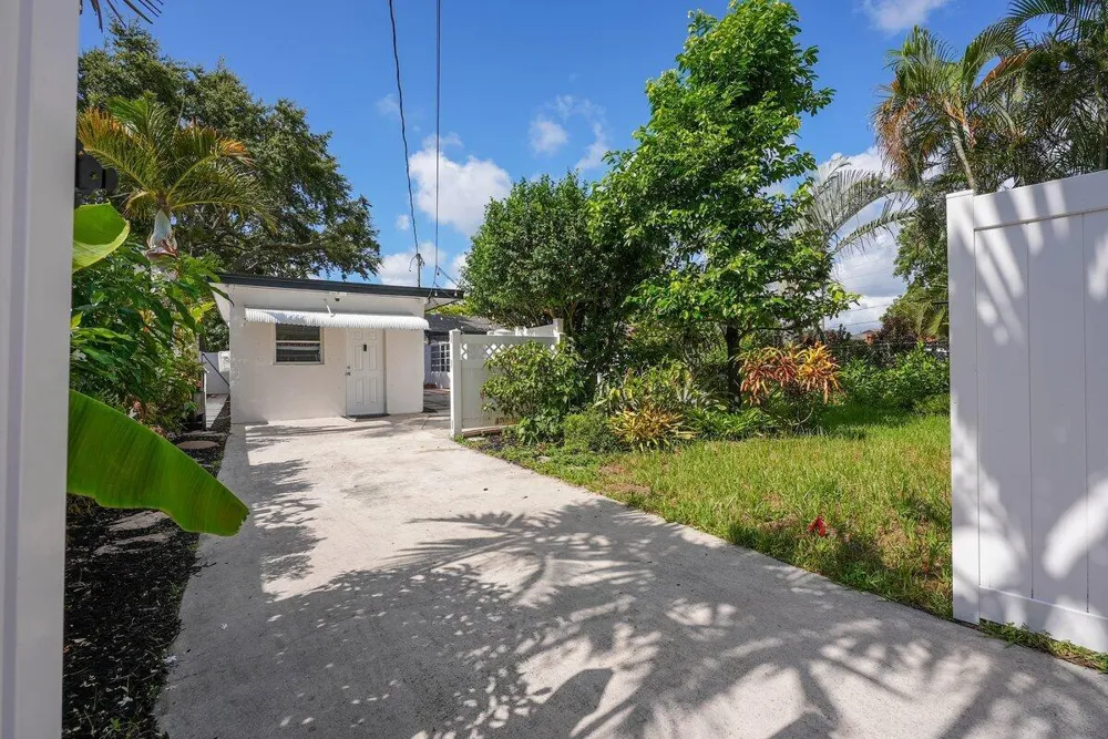 254 SW 6th Street Dania Beach, FL 33004