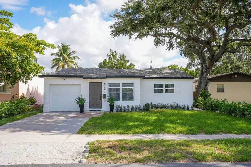 254 SW 6th Street Dania Beach, FL 33004
