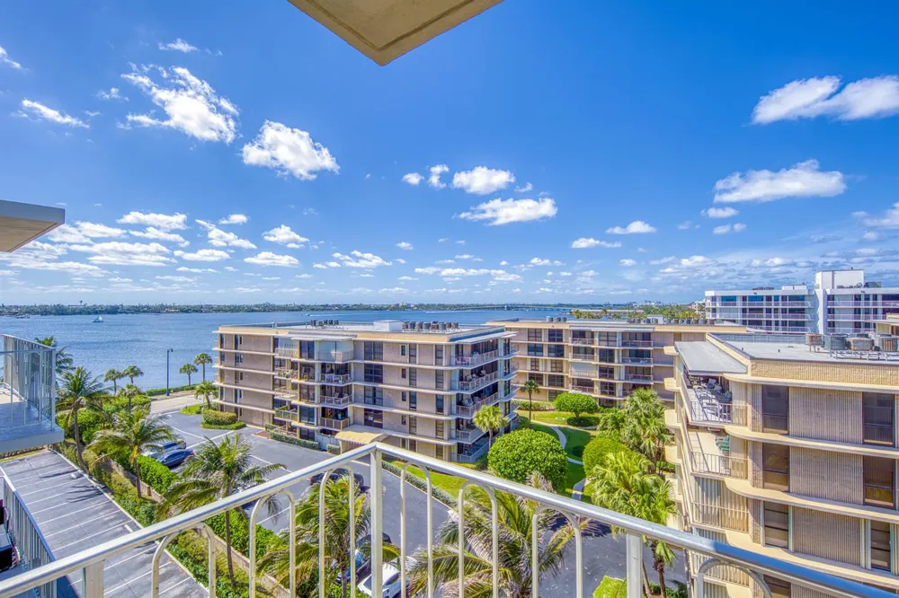 3230 S OCEAN BOULEVARD #E609 Palm Beach, FL 33480