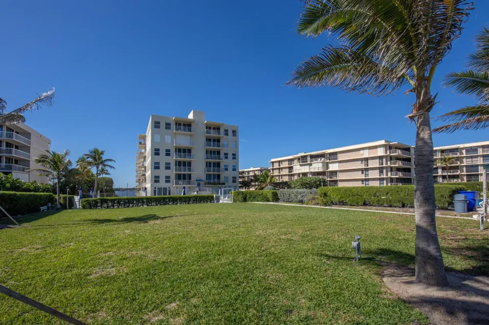 3230 S OCEAN BOULEVARD #E609 Palm Beach, FL 33480