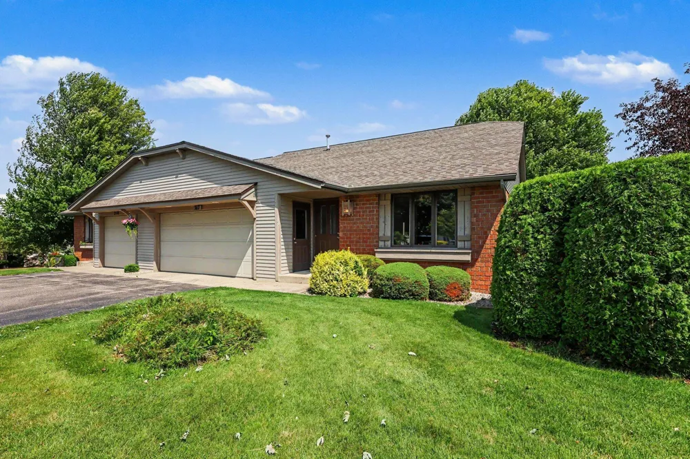 217 Parkside Drive Zeeland, MI 49464