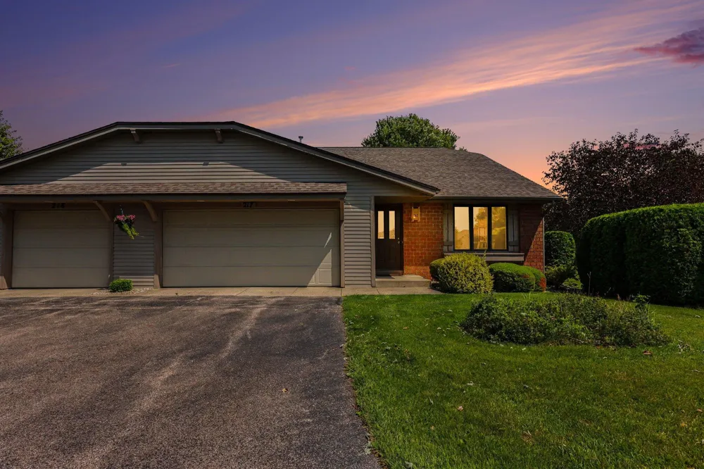 217 Parkside Drive Zeeland, MI 49464