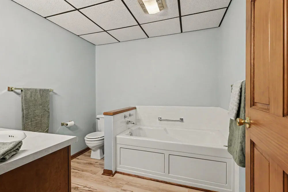 217 Parkside Drive Zeeland, MI 49464