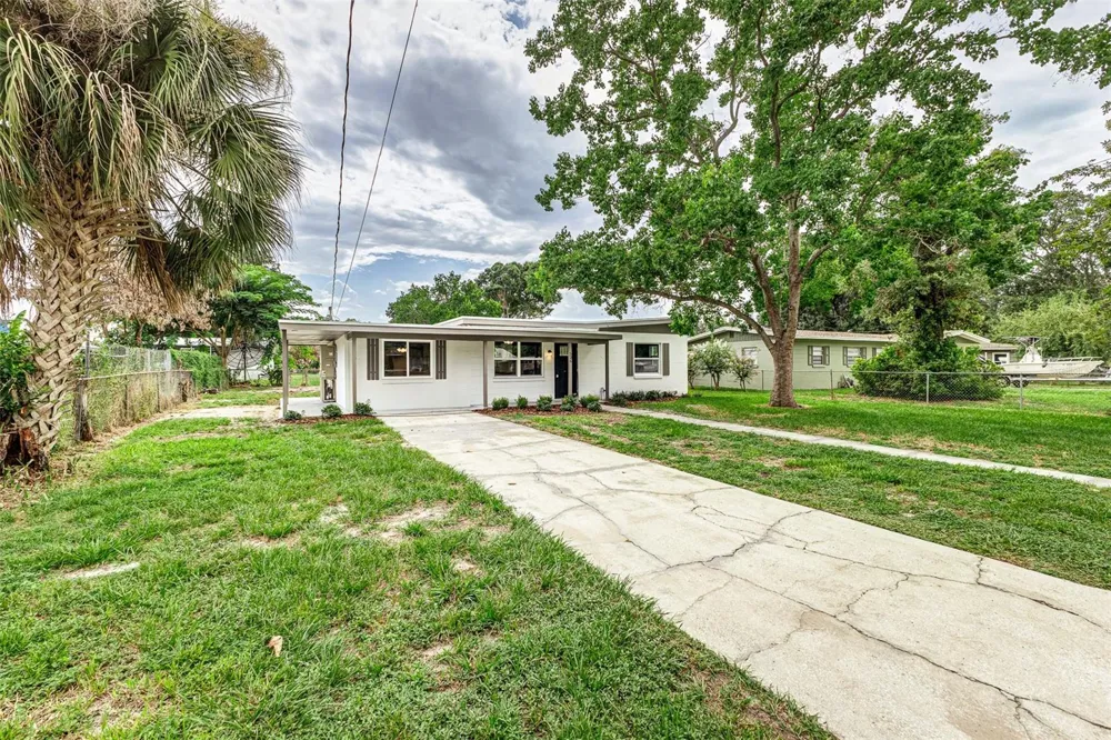 526 VICTORIA BOULEVARD Auburndale, FL 33823
