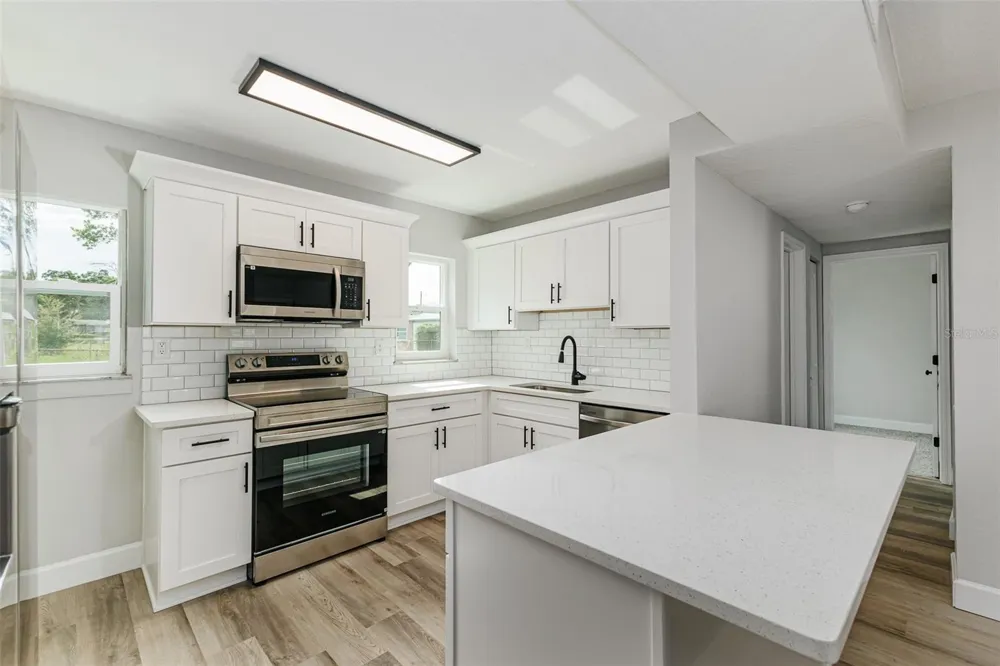 526 VICTORIA BOULEVARD Auburndale, FL 33823