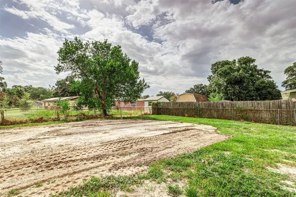 526 VICTORIA BOULEVARD Auburndale, FL 33823