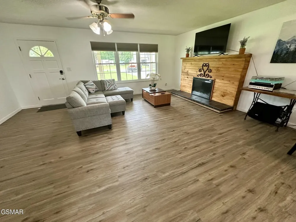 2669 High Valley Drive Pigeon Forge, TN 37863