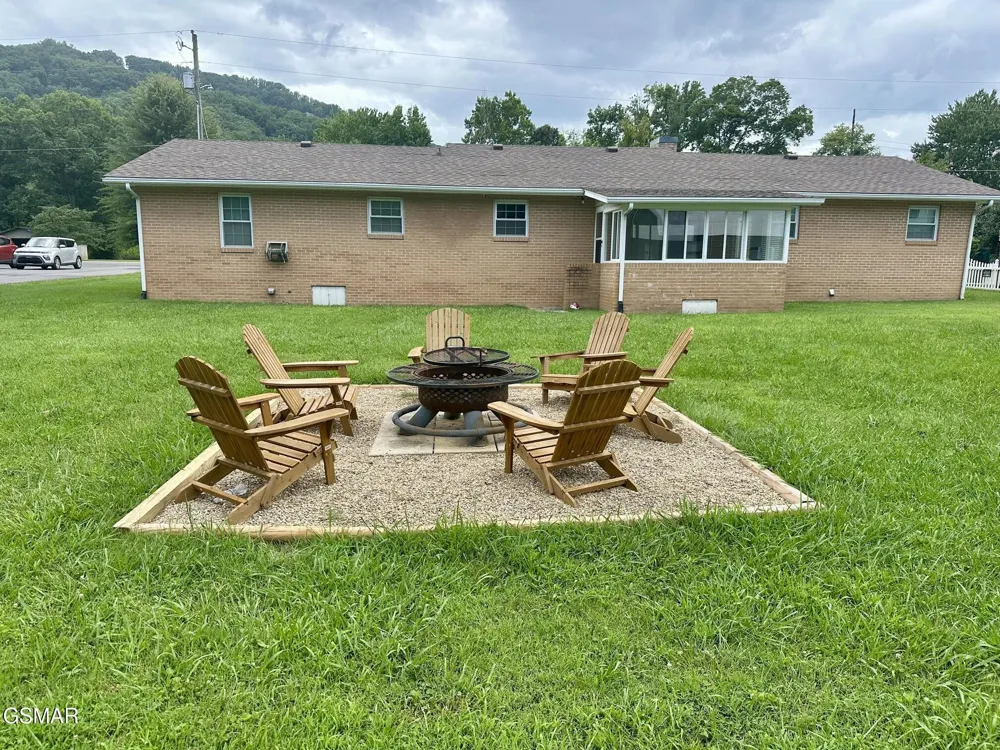 2669 High Valley Drive Pigeon Forge, TN 37863