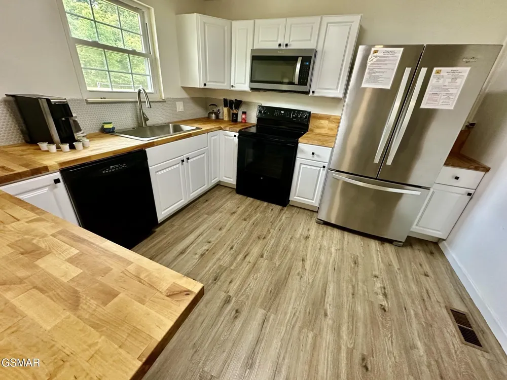 2669 High Valley Drive Pigeon Forge, TN 37863