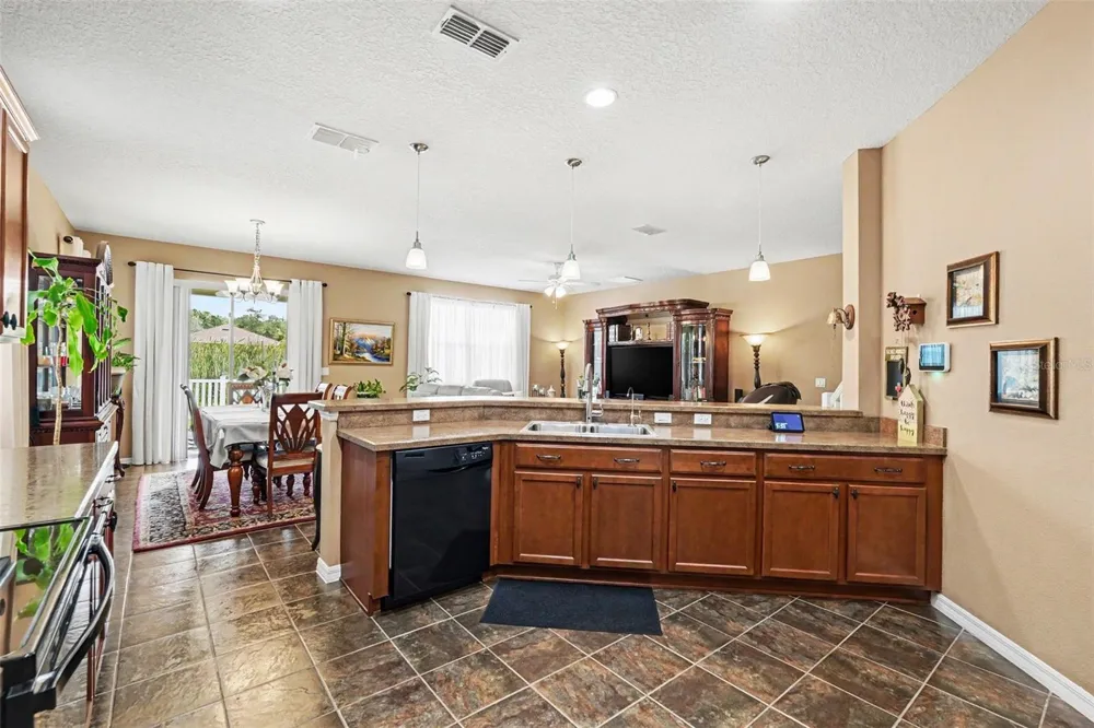 7620 TANGLE RUSH DRIVE Gibsonton, FL 33534