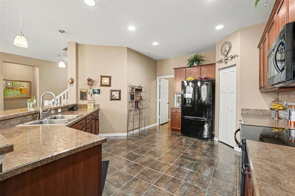 7620 TANGLE RUSH DRIVE Gibsonton, FL 33534