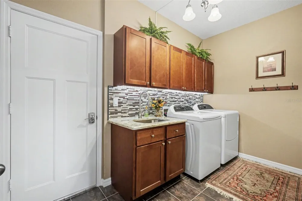 7620 TANGLE RUSH DRIVE Gibsonton, FL 33534