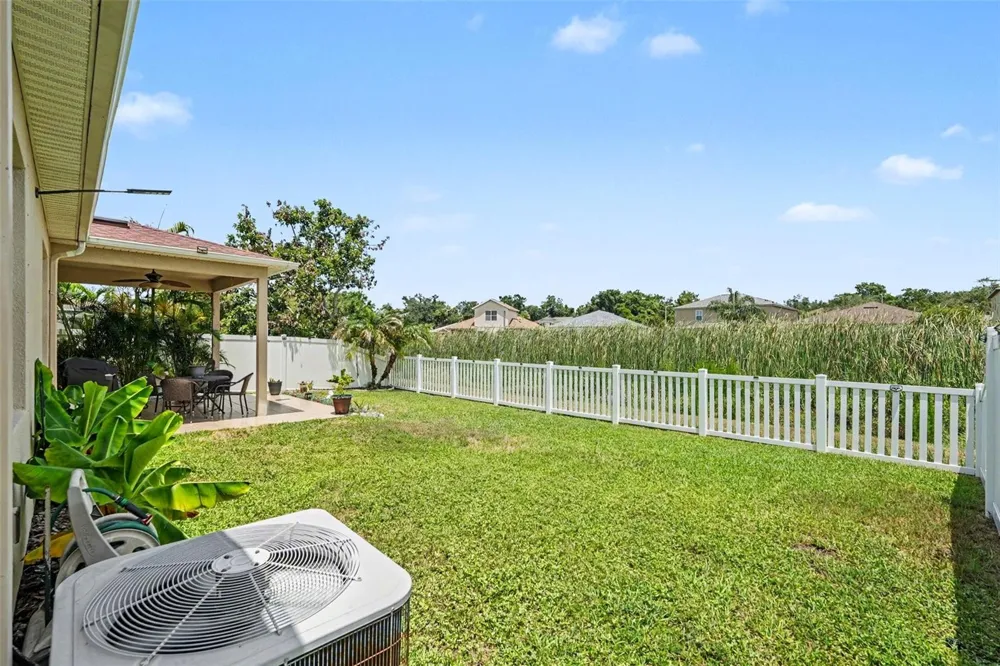 7620 TANGLE RUSH DRIVE Gibsonton, FL 33534
