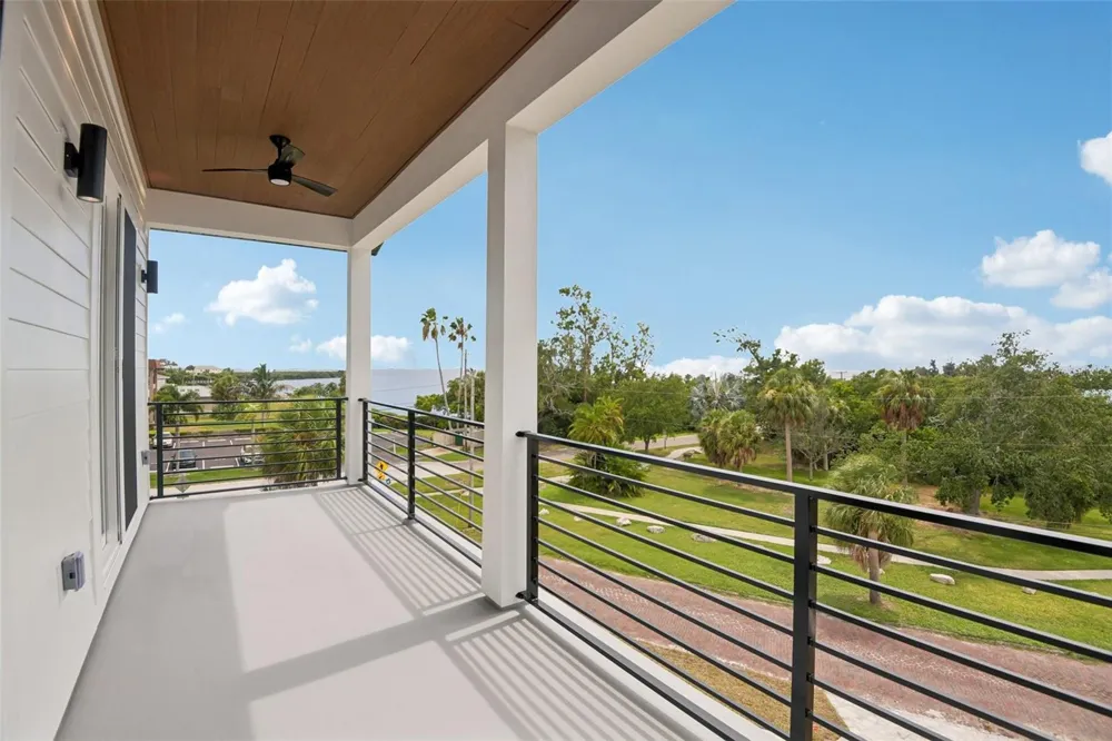 96 SHORE DRIVE Tarpon Springs, FL 34689